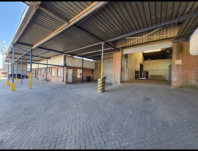 1,800M² WAREHOUSE FOR SALE IN CLEVELAND